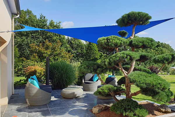 Jardin et Paysage, pose de terrasse et de voile d'ombrage en Mayenne